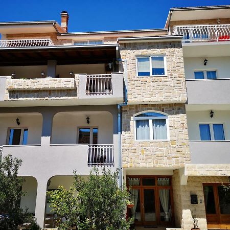 Apartments And Rooms Villa Dona Makarska Eksteriør bilde