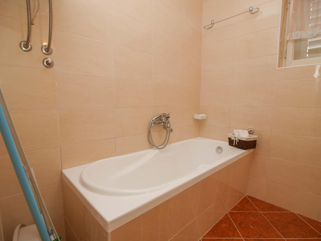 Apartments And Rooms Villa Dona Makarska Eksteriør bilde